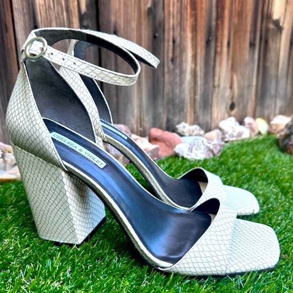 CHELSEA & VIOLET  High Heel Sandals - Picture 1 of 8